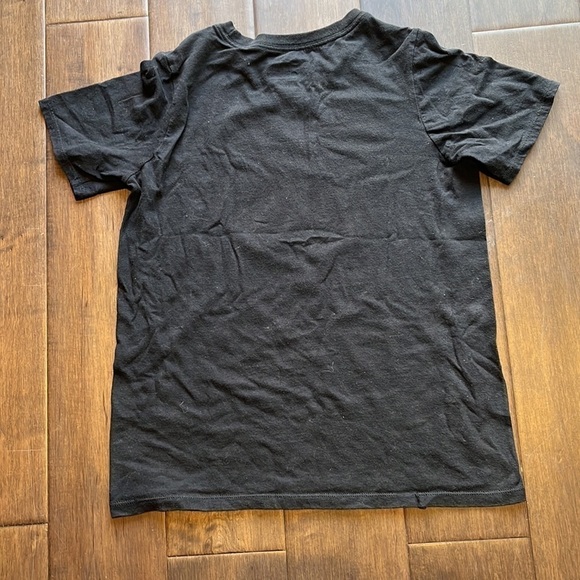 4/$20 NIKE Boys Size Medium- M- Black & Red Graphic Short Sleeved T-Shirt - Picture 4 of 5